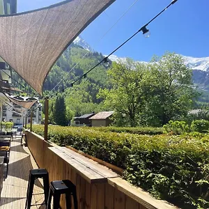 Plan B - Living 3*, Chamonix France