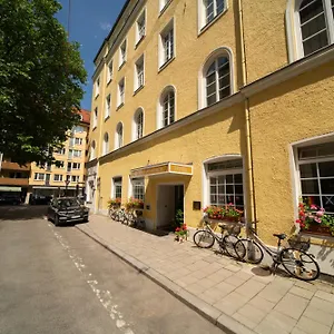 Carlton *** München