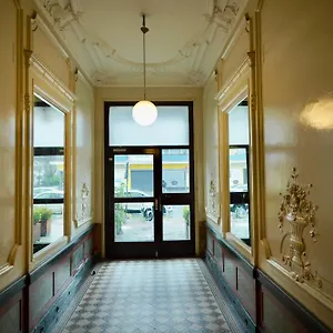 hotel-pension-bernstein-am-kurfurstendamm.find-berlin-hotels.com/